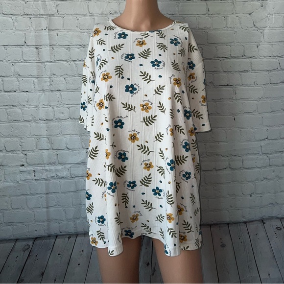 Basic Editions Tops - Basic Editions Floral shirt size XL